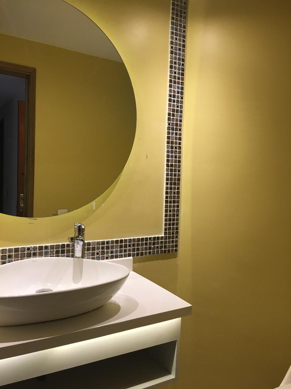 Social bathroom (new color,mirror,tiles)